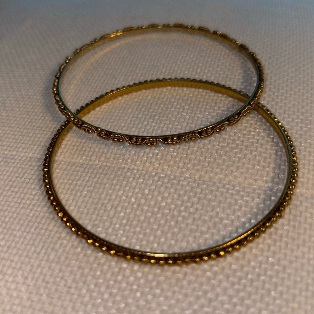 Bangle Set of 2/gold color. Fun and fashionable